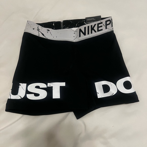 Nike Women’s 3” Shorts - Picture 2 of 3